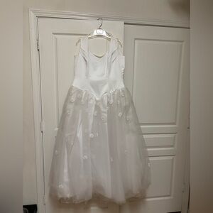 Elegant White Sleeveless Dress with Floral Details